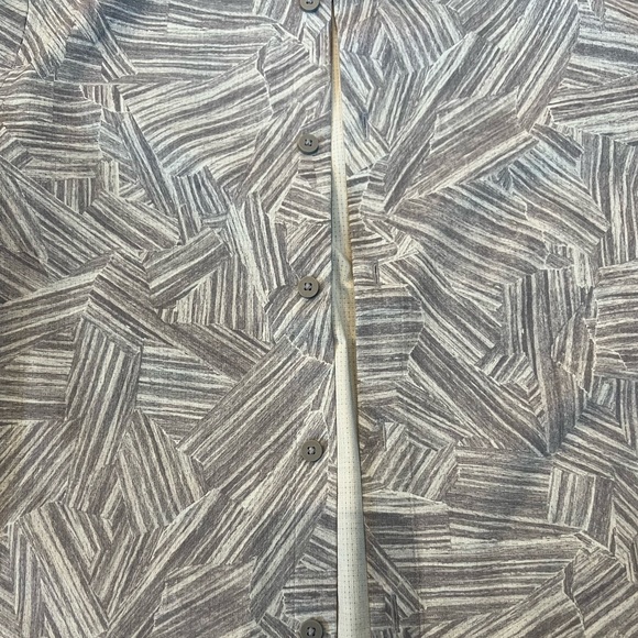 Lululemon Button Up T shirt - Picture 4 of 5